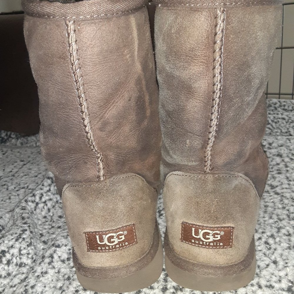 Brown Short Uggs,  Size 8